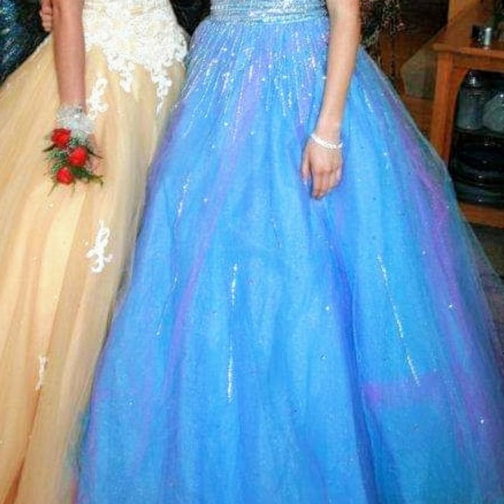 Prom dress - Picture 3 of 4